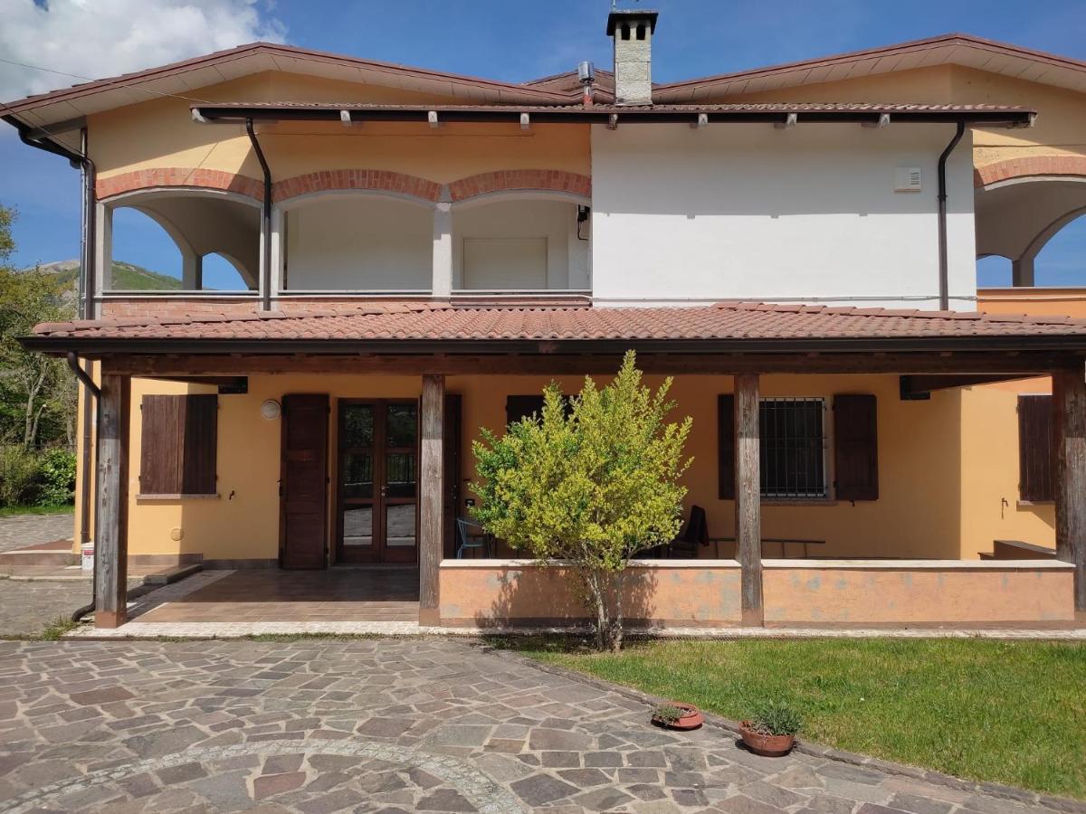 לינה וארוחת בוקר Villa Minozzo Il Golfarone מראה חיצוני תמונה