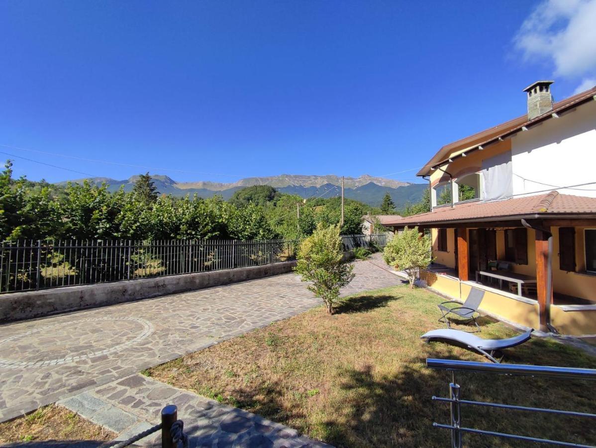 לינה וארוחת בוקר Villa Minozzo Il Golfarone מראה חיצוני תמונה